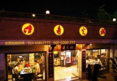 小县城火锅演义:52岁女老板PK餐饮大牌？