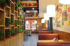 坚持15年，靠一碗面条改变命运， 他把路边摊做成餐饮帝国