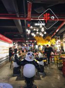 串天下串串香掀起游客狂欢 成为宽窄巷子必吃人气餐饮