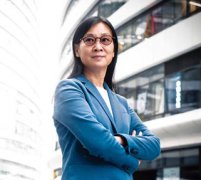 她是传奇商界女性:文武双全 文能做学者,武能操盘企业
