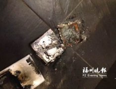 小米3手机自燃 女孩牛仔裤口袋被烧破食指被烫伤