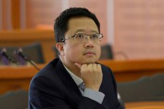 坐拥4800亿江山,他却突然裸辞,梁信军都经历了什么?