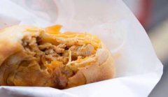 网红饼店雇人排队，20人队伍有7个托！