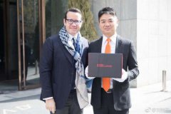 刘强东再做配送员 这次送的是几十万的瑞士手表